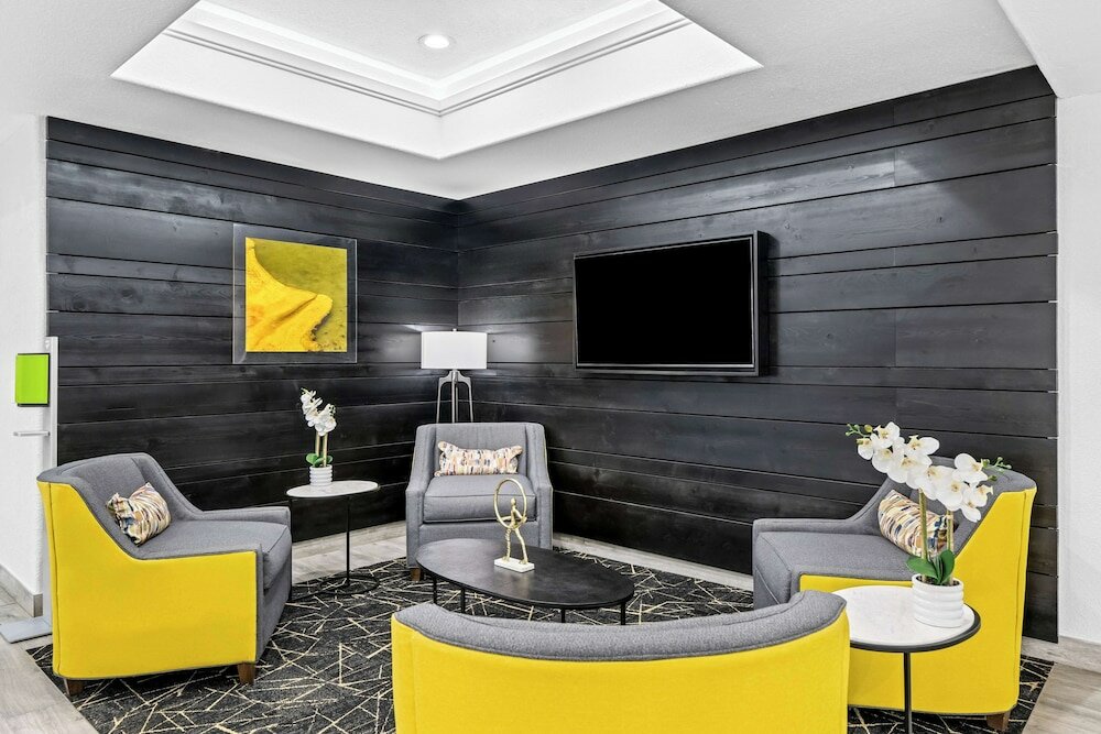 Фото Best Western Palace Inn & Suites