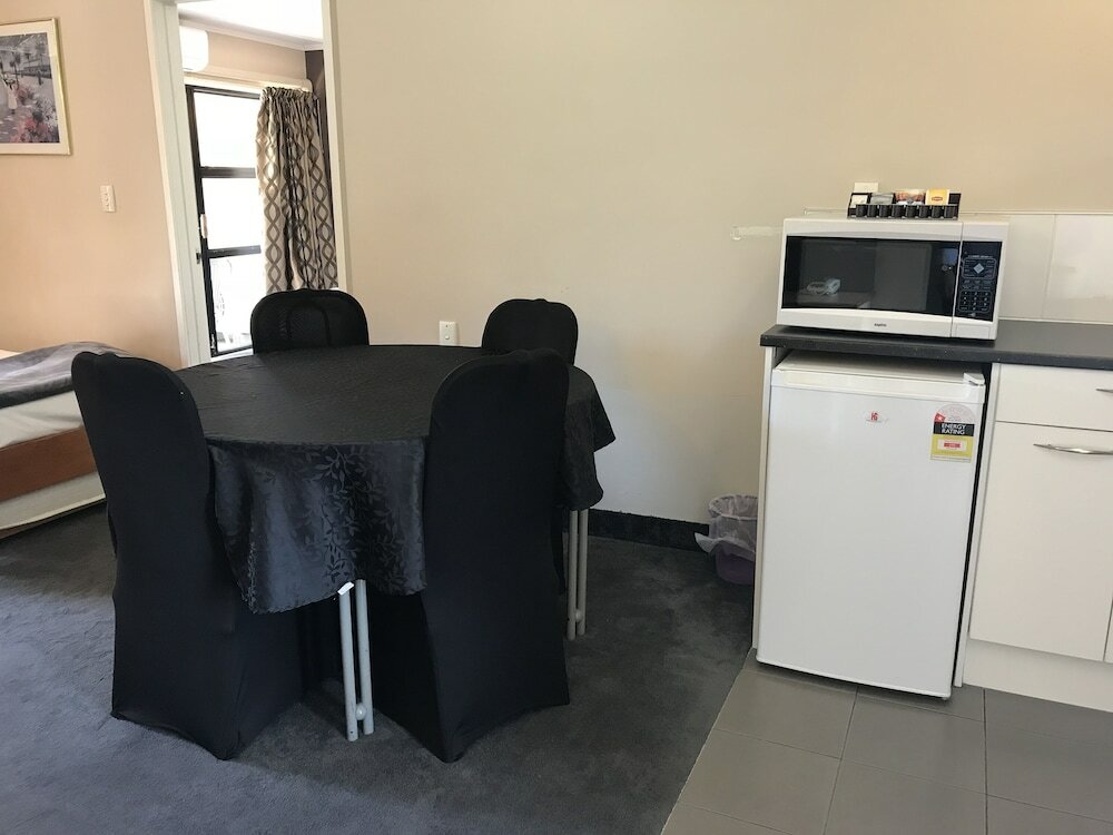 Фото Ascot Epsom Motel