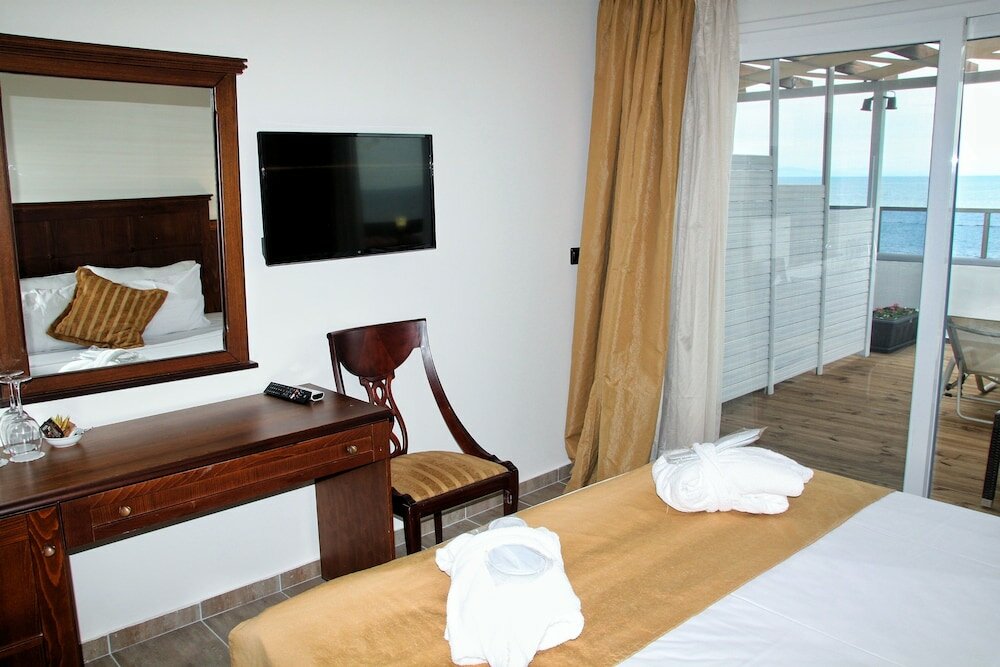 Фото Paralia Beach Boutique Hotel