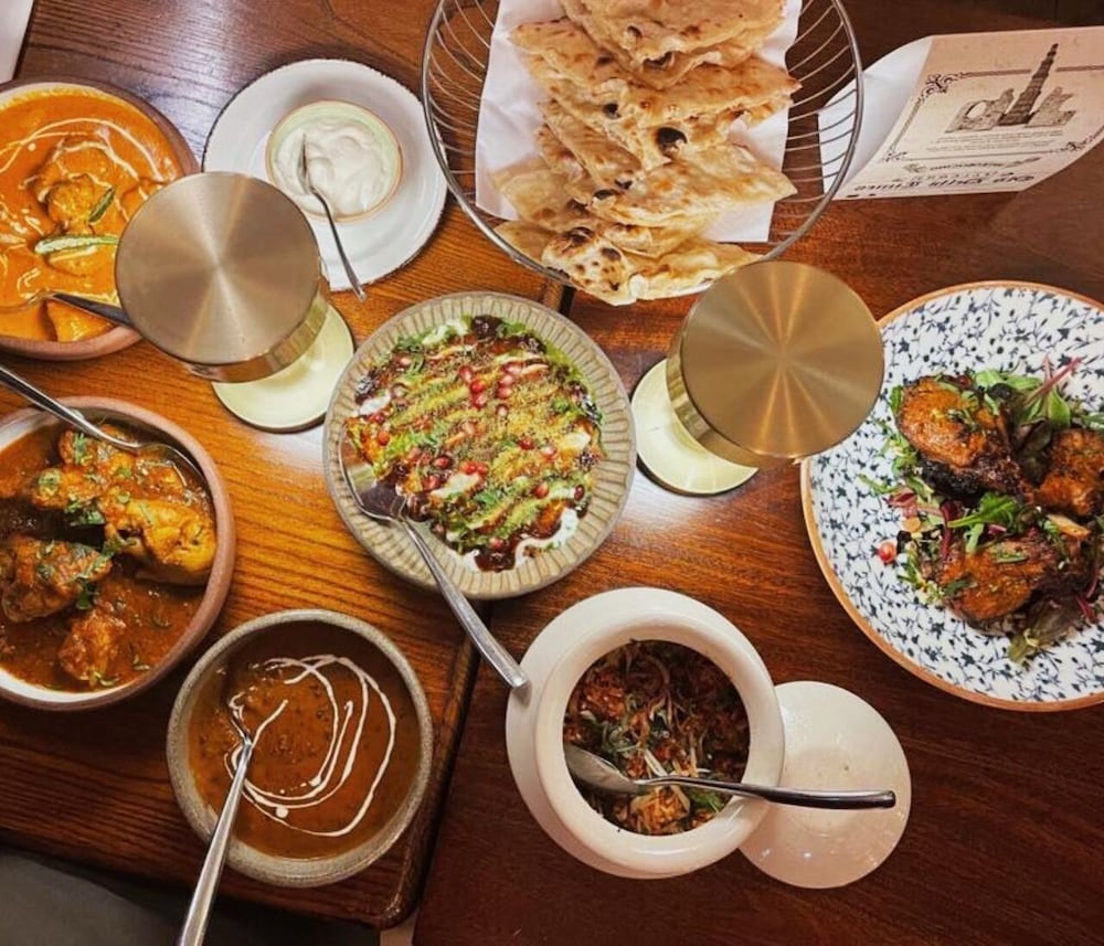 Фото Three Falcons Hotel