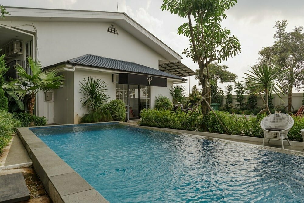 Hotel RedDoorz Plus near Exit Toll Puncak 2, West Java, photo