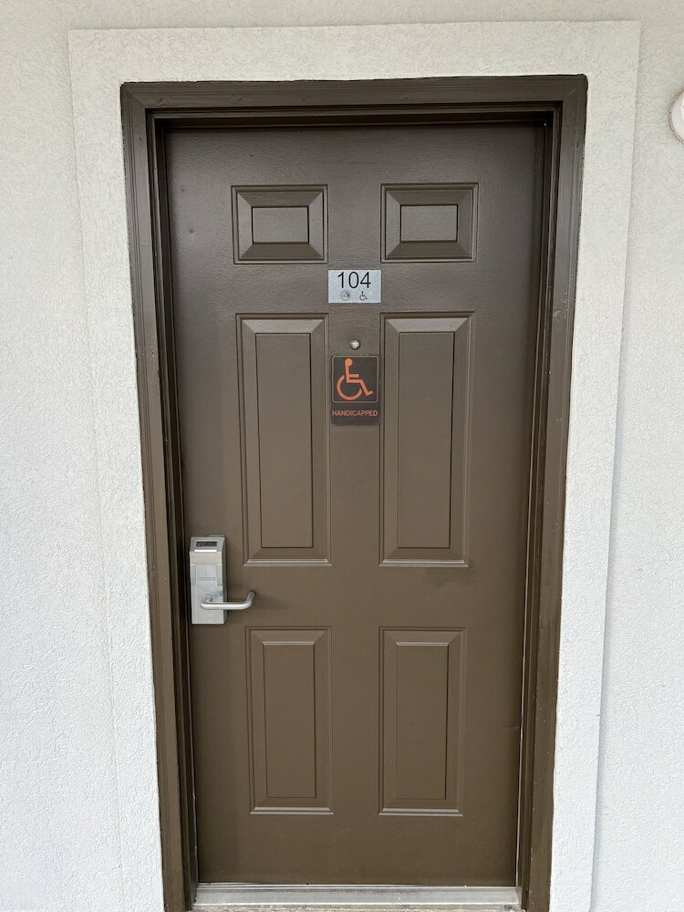 Фото Garden Inn & Suites