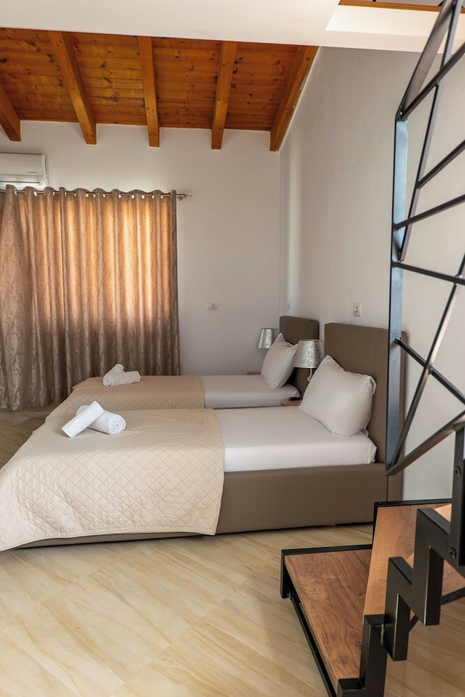 Фото Atlantis Hotel & Apartments