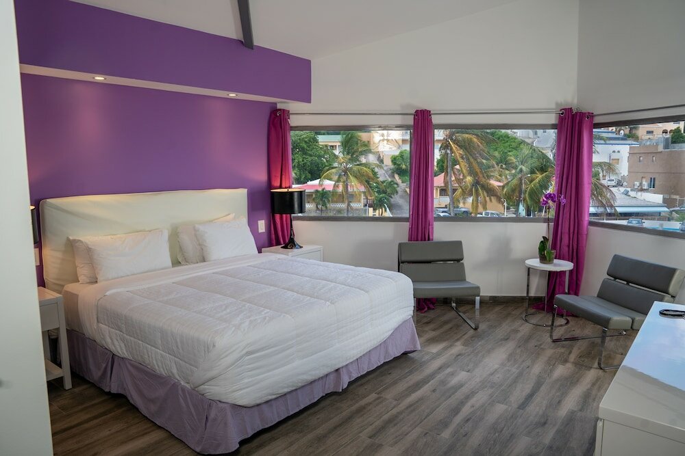 Фото Commodore Suites