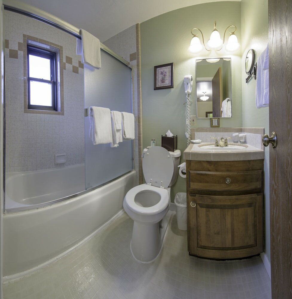 Фото Historic Cary House Hotel