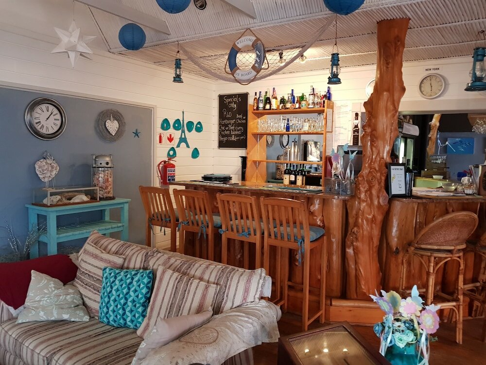 Фото Oceans Hotel & Self Catering