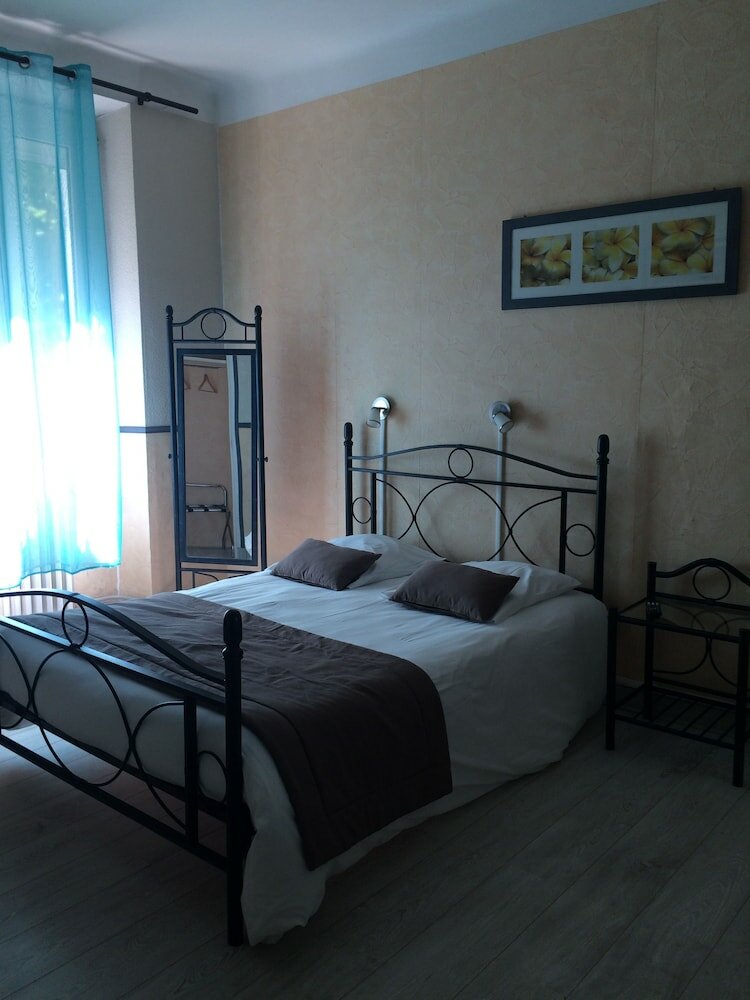 Фото Au Royal Hôtel