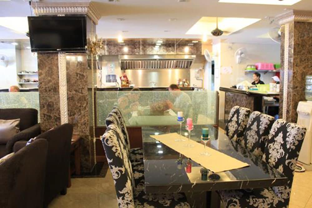 Фото Maleez Lodge Hotel and Restaurant