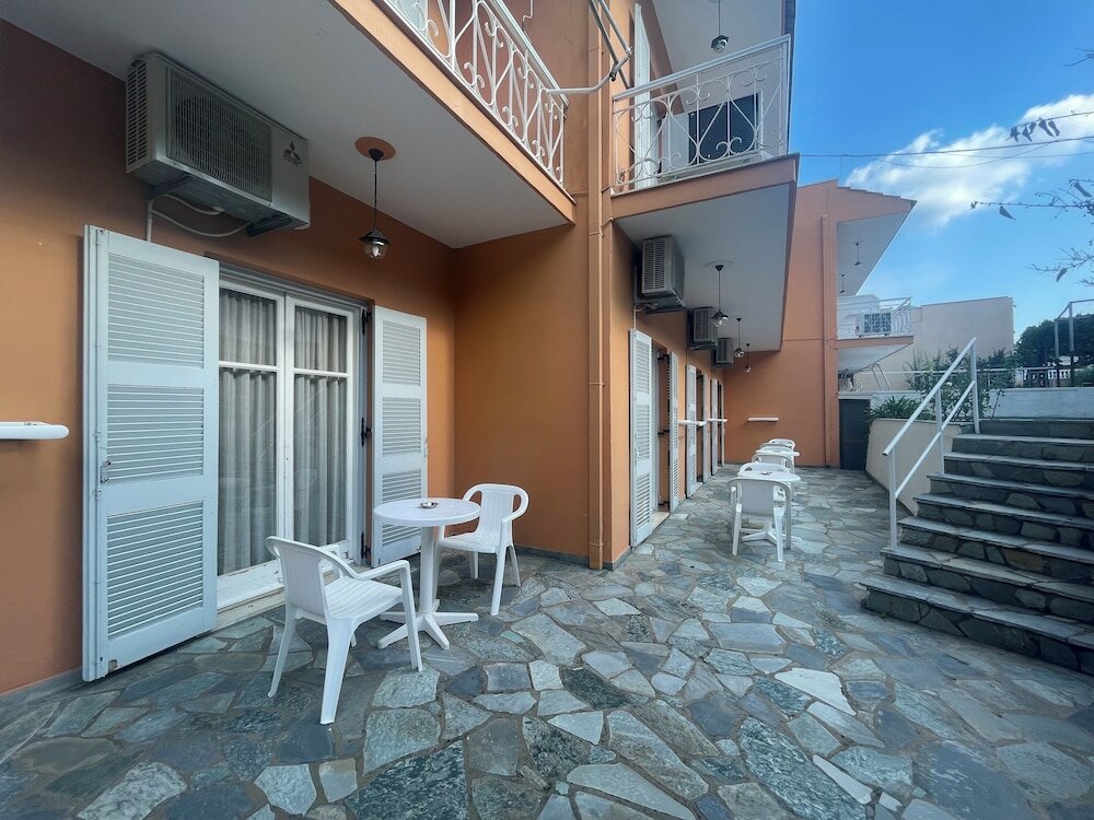 Фото Benitses Arches