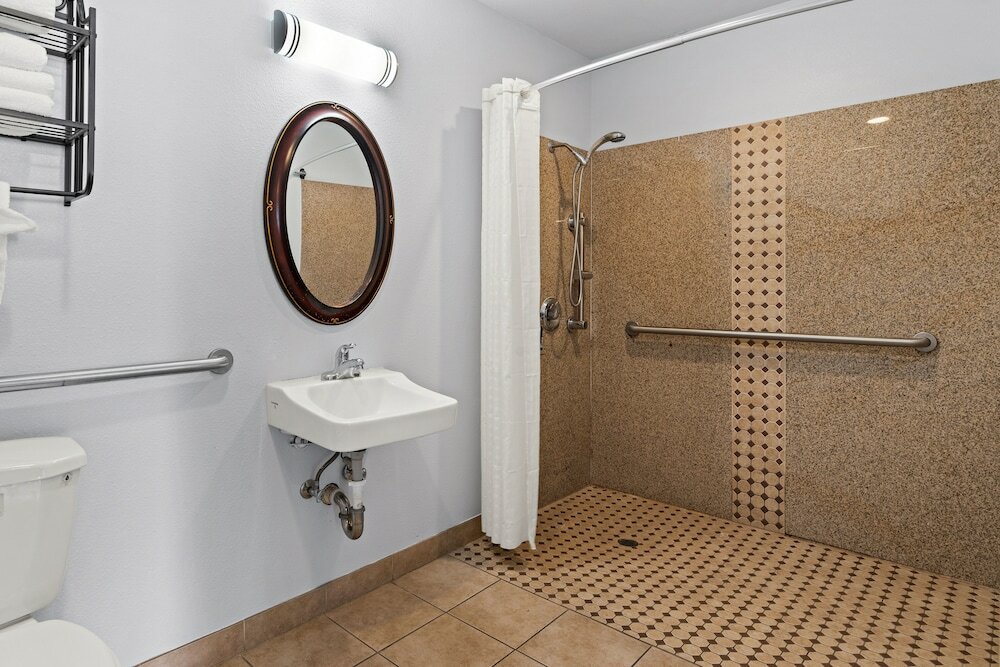 Фото Bay Breeze Inn