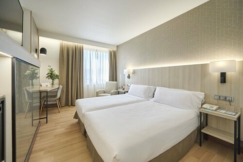 Внешний вид отеля Hotel Albret в Памплоне, фото 3