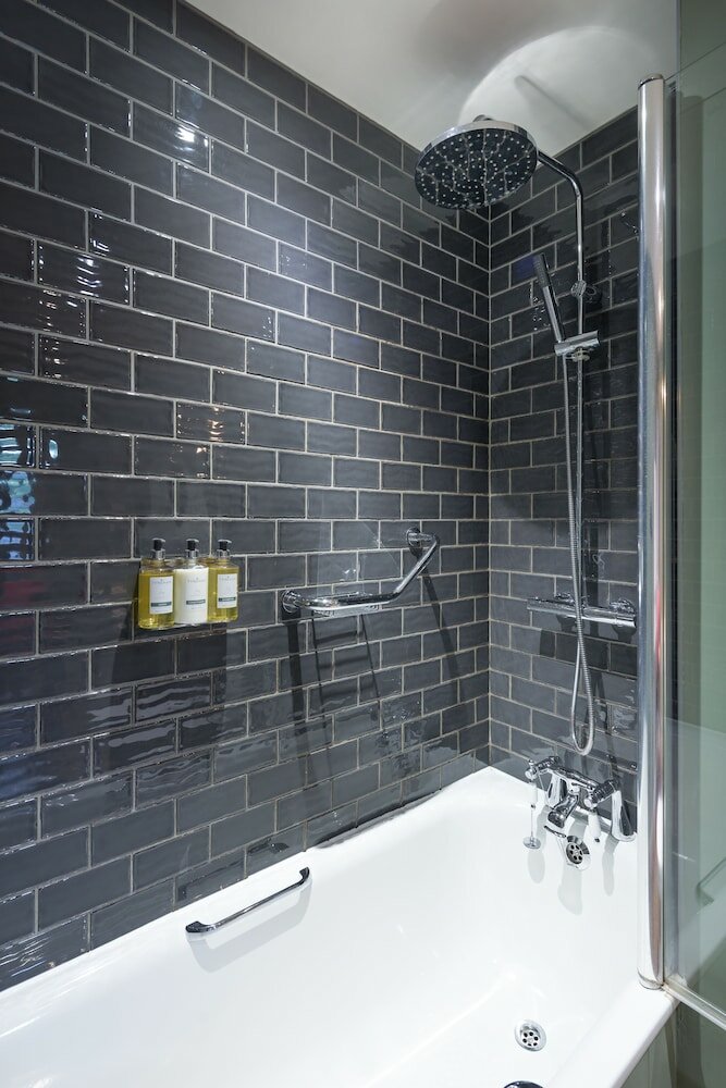 Фото The Crown Manor House Hotel