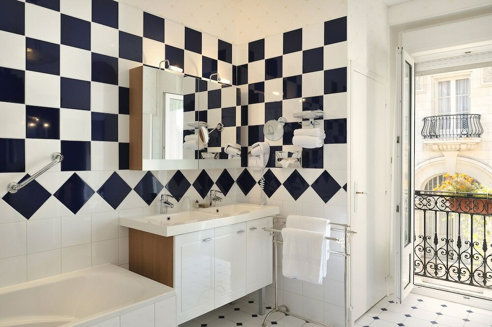 Фото Hotel de l'Abeille Orleans