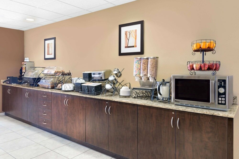 Фото Microtel Inn & Suites by Wyndham Midland