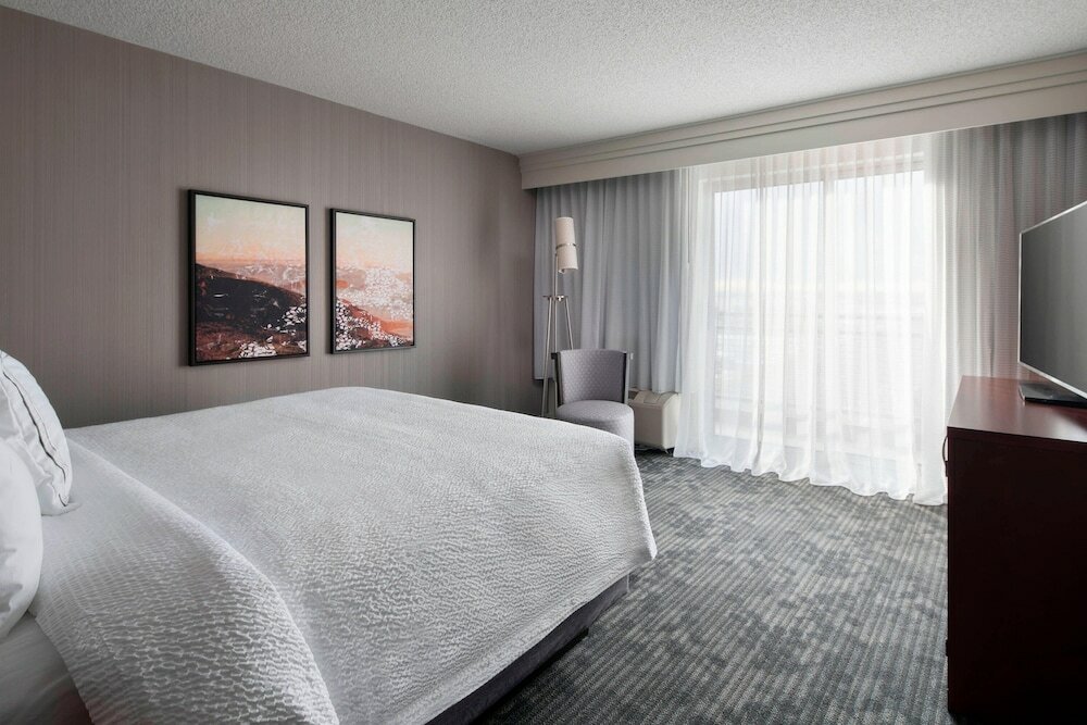 Фото Courtyard by Marriott Denver Airport