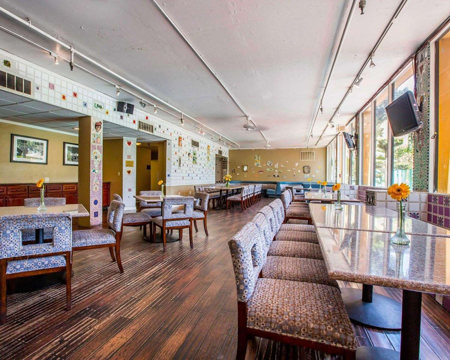 Фото Quality Inn & Suites Montebello - Los Angeles