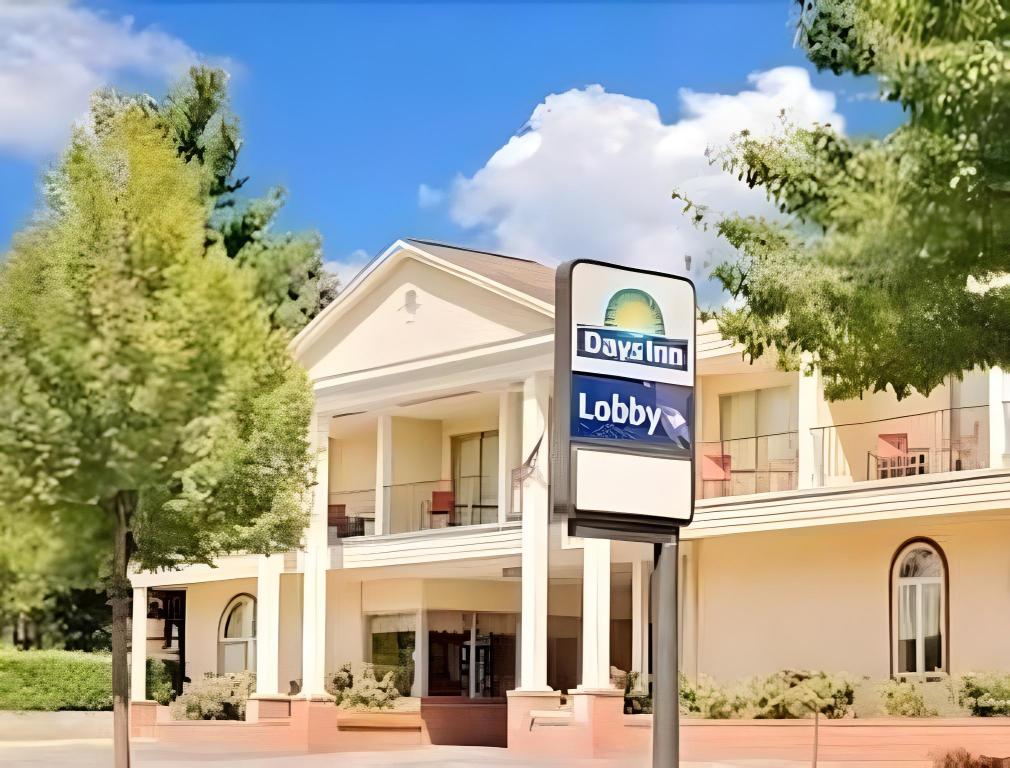 Фото Days Inn by Wyndham Waynesboro