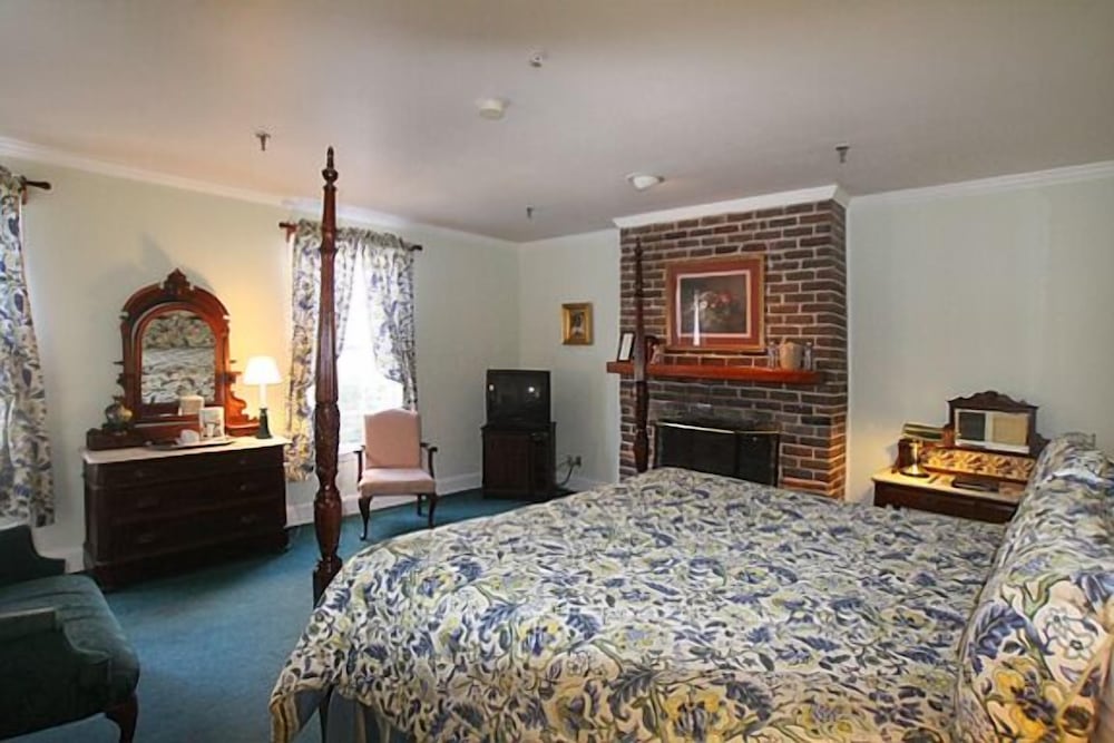 Фото 17Hundred90 Inn and Restaurant