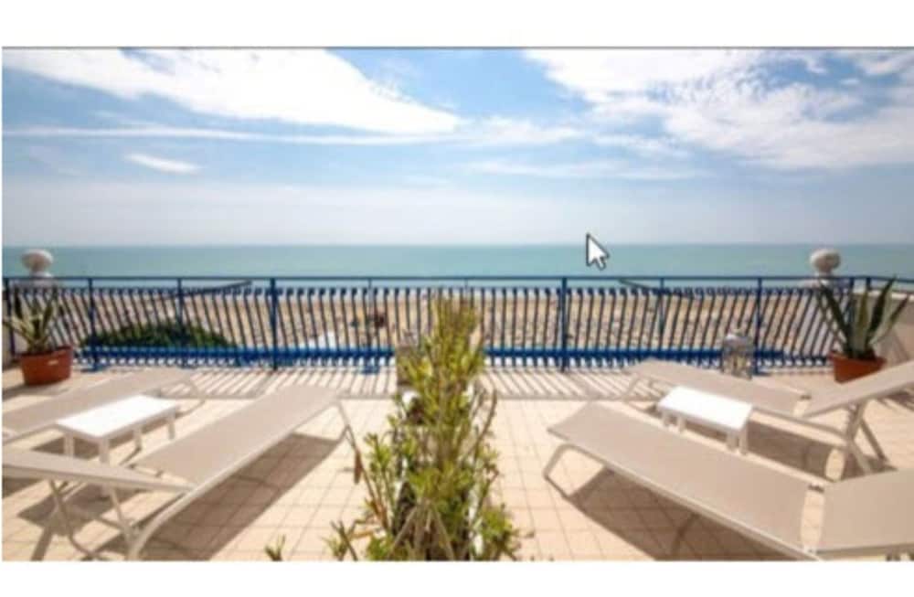 Фото Hotel Plaza Esplanade