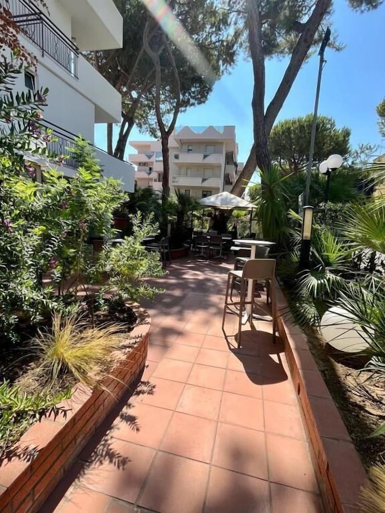 Фото Hotel Brown