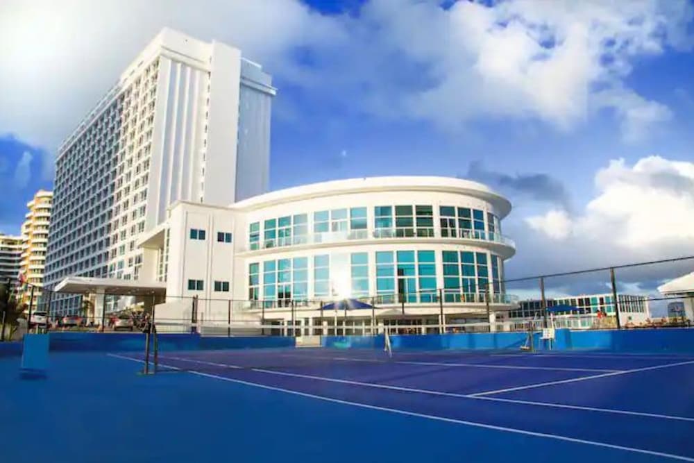 Фото Castle Beach Club Apartments