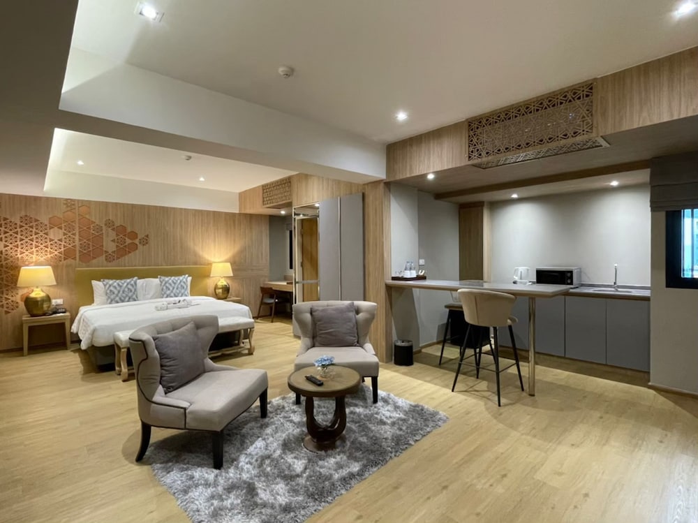 Фото Almas Hotel Bangkok