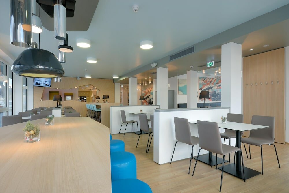 Фото B&b Hotel Böblingen