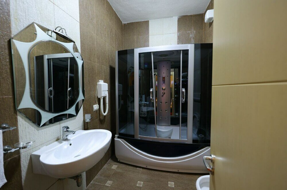 Фото Gjuta Hotel