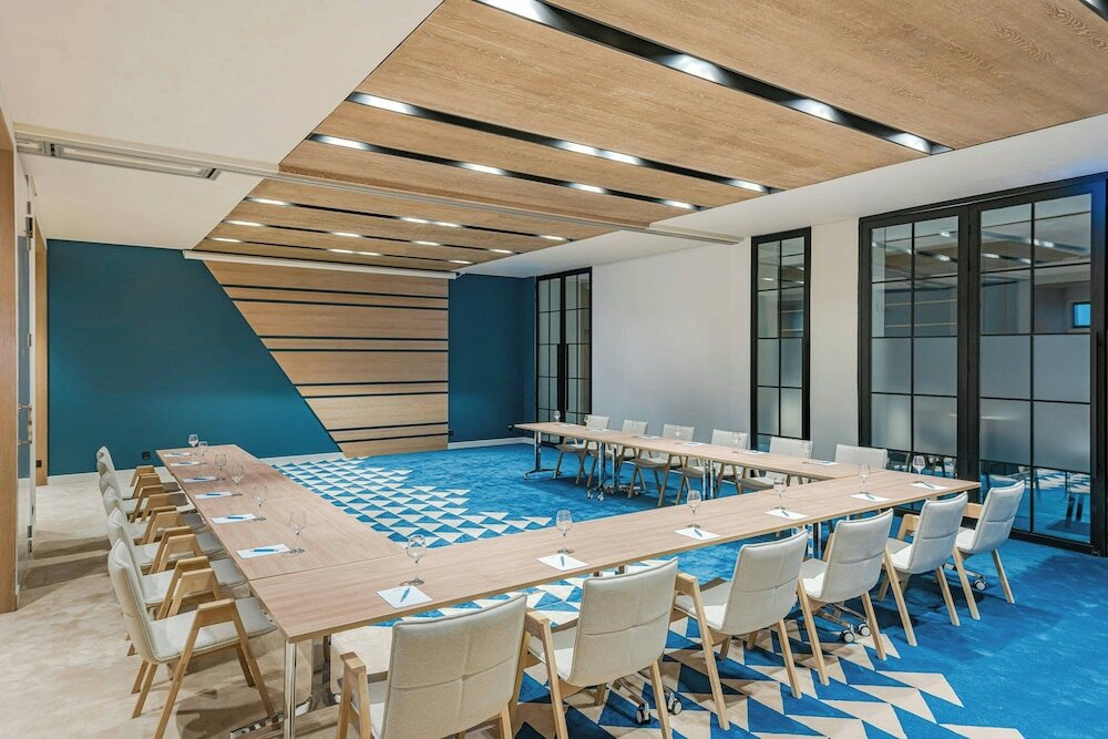 Фото Four Points by Sheraton King Abdulaziz Road