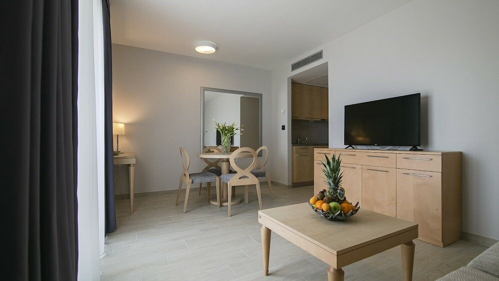 Фото Aparthotel Flora