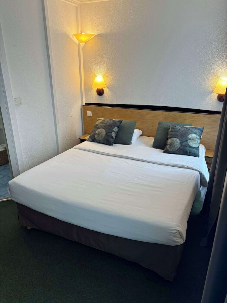 Фото Campanile Dijon Centre - Gare