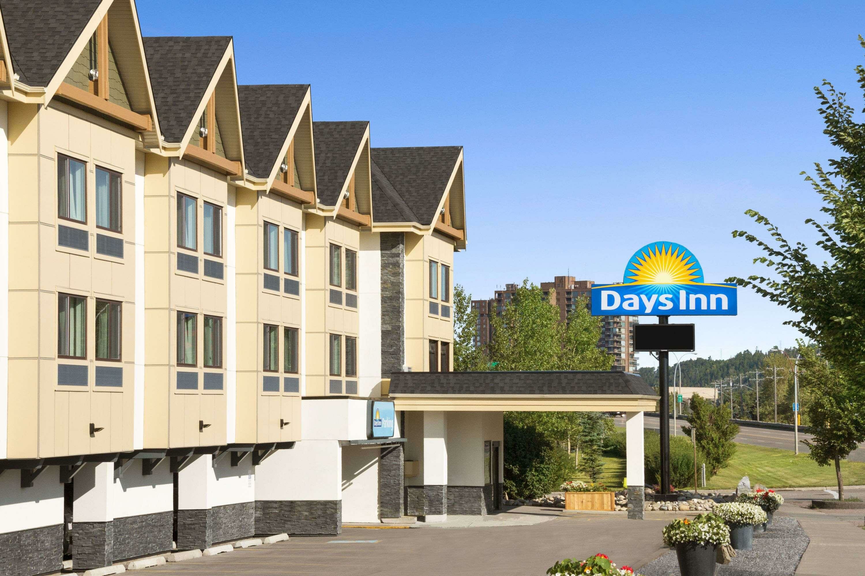 Фото Days Inn by Wyndham Calgary Northwest