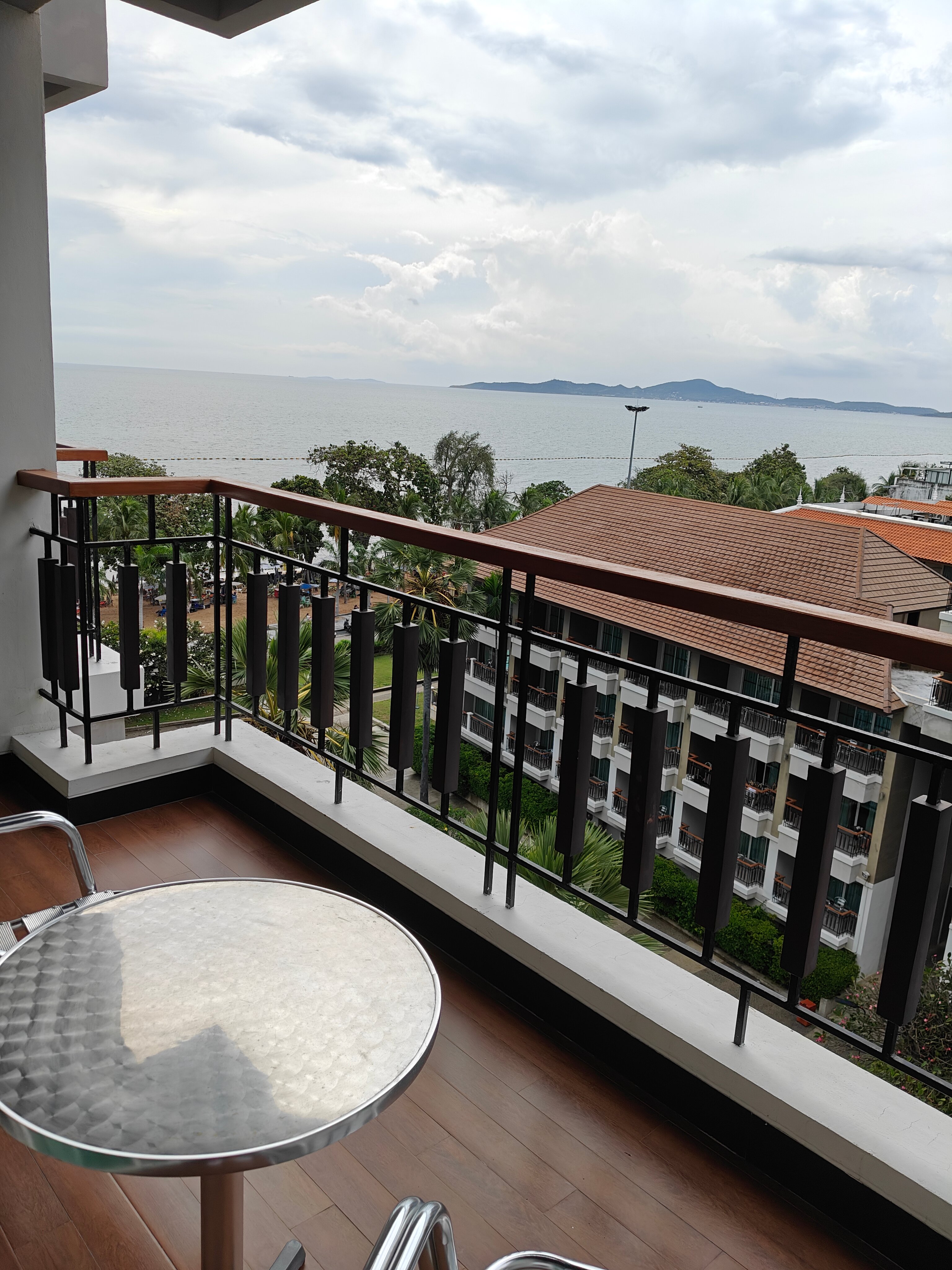 Фото Welcome World Beachfront Resort