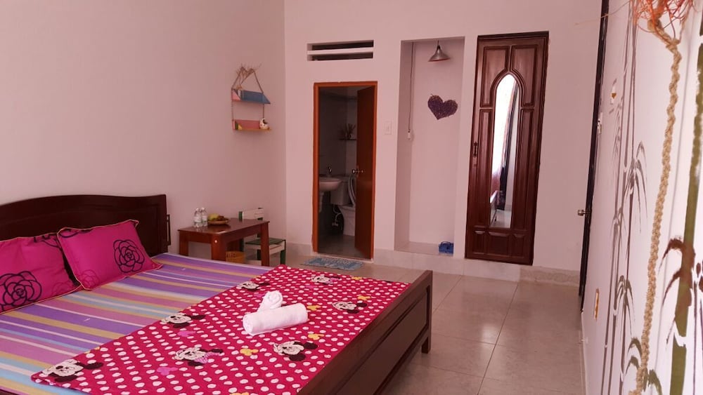 Фото Little Home Hostel