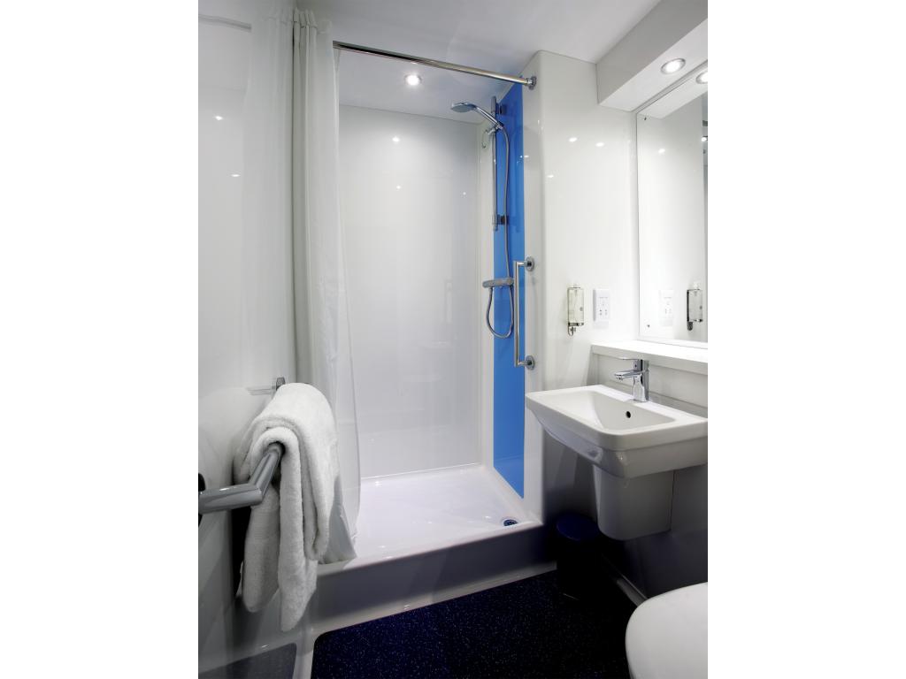 Фото Travelodge London Richmond Central
