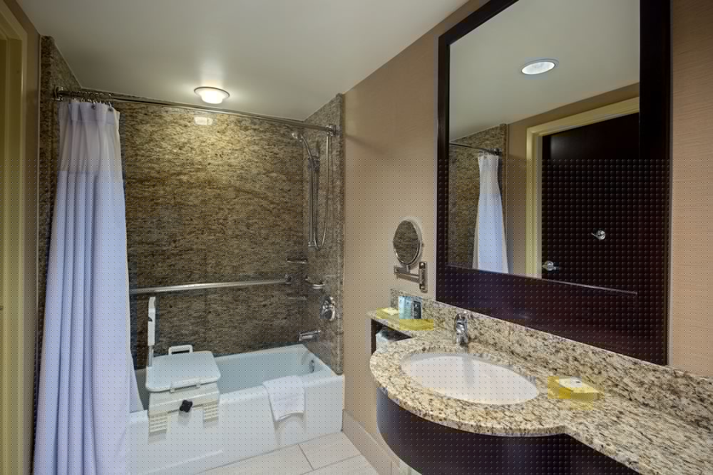 Фото Crowne Plaza Lombard Downers Grove, an Ihg Hotel