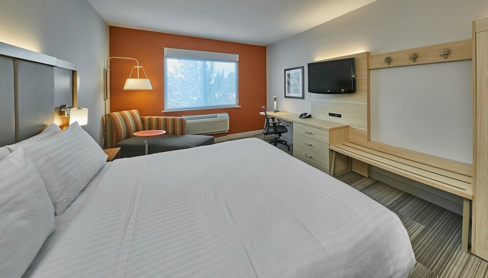 Фото Holiday Inn Express Hotel & Suites Medford-Central Point, an Ihg Hotel