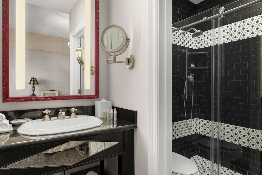Фото Dauphine Orleans Hotel