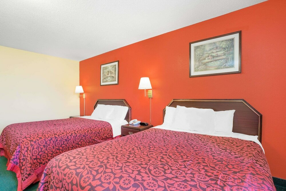 Фото Days Inn by Wyndham Lincoln