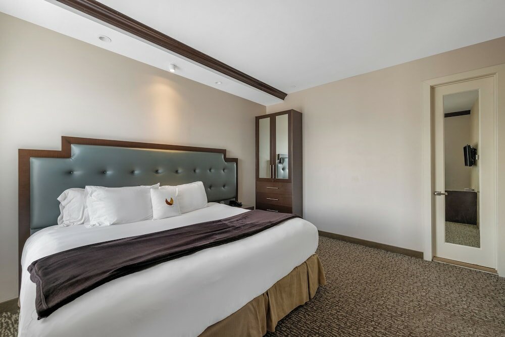 Фото Aura Hotel Brooklyn