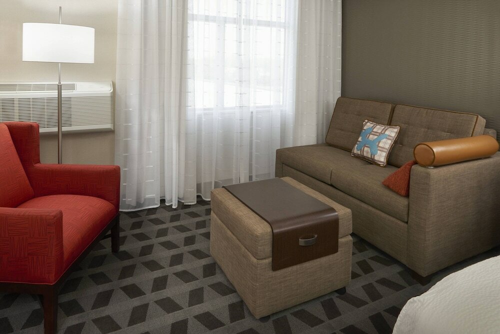 Фото TownePlace Suites by Marriott Oshawa
