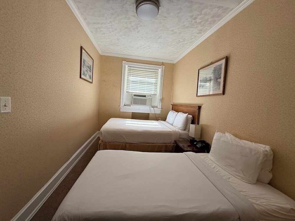 Фото The Baron Hotel