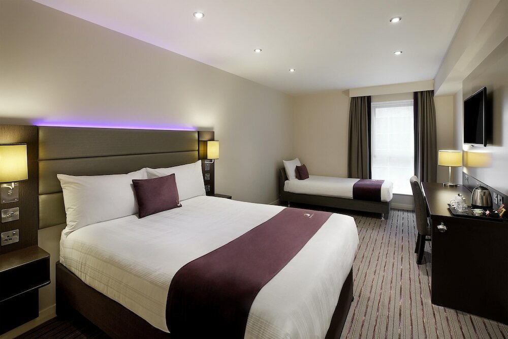 Фото Premier Inn Oxford Botley