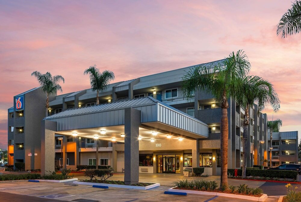Фото Motel 6 Anaheim Maingate