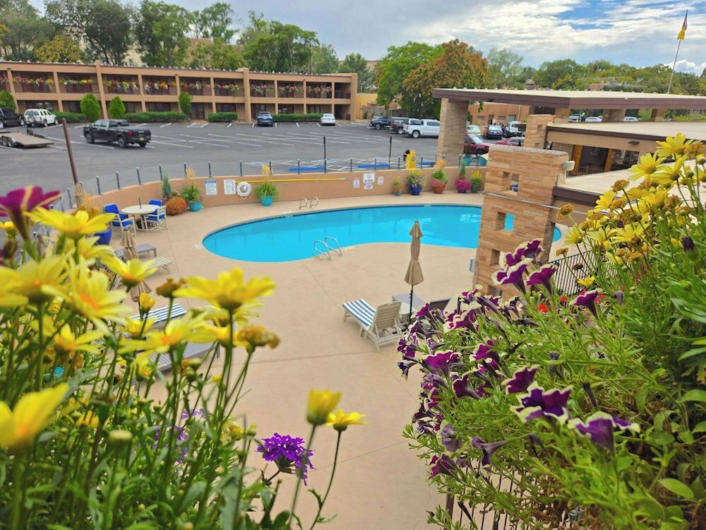 Фото El Sendero Inn, Ascend Hotel Collection