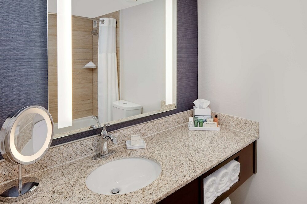 Фото Hilton Nashville Airport