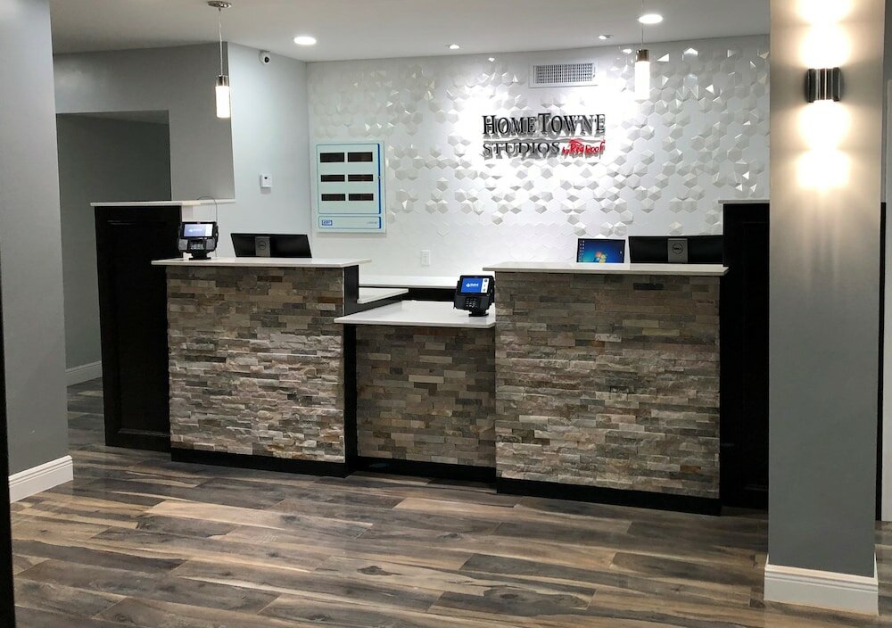 Фото HomeTowne Studios by Red Roof San Antonio E - Near At&t Center