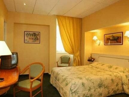 Гостиница Logis Au Grand Hôtel в Майене