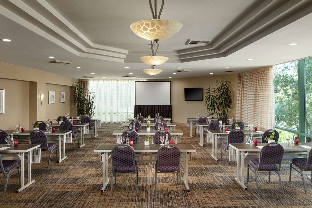 Фото Doubletree by Hilton Hotel Circle