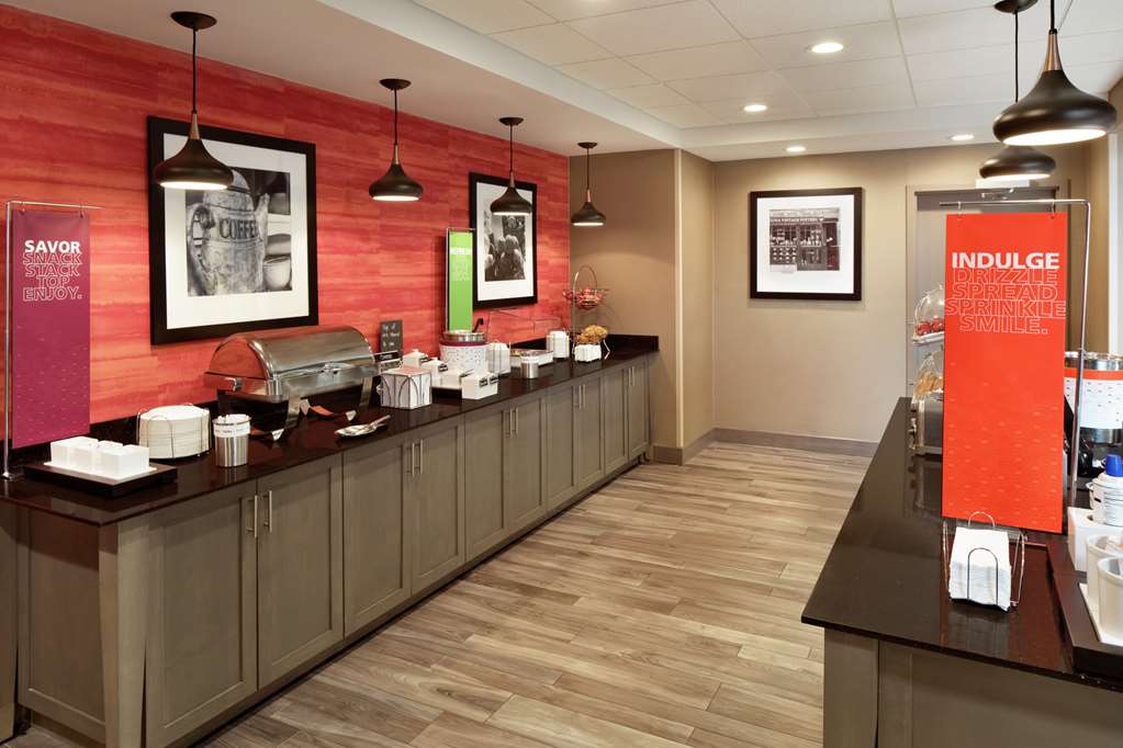 Фото Hampton Inn & Suites St. Louis/Alton